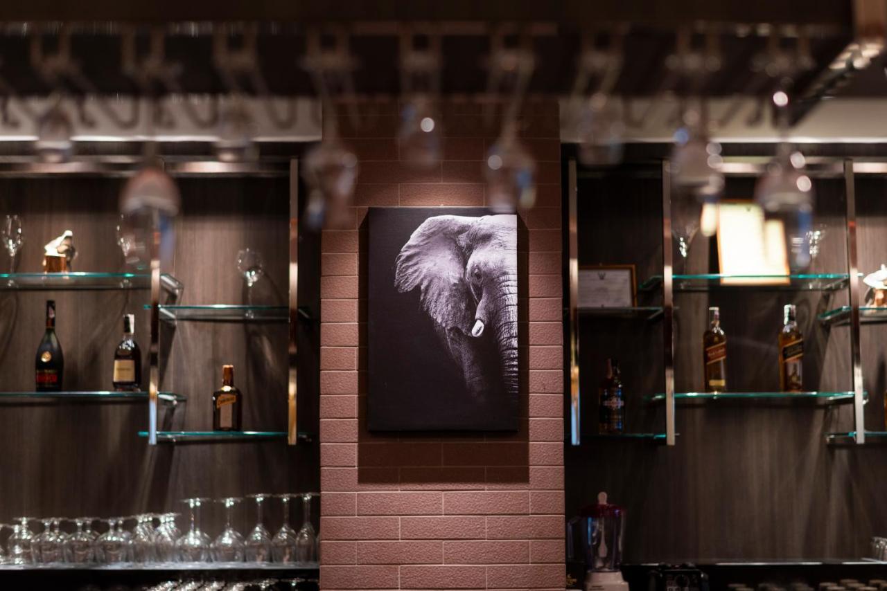 فندق إمبريس بريمير تشيانج ماي شيانغ ماي المظهر الخارجي الصورة The bar at the Elephant House