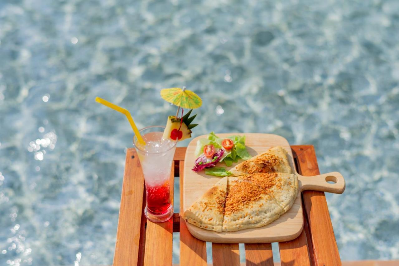 فندق إمبريس بريمير تشيانج ماي شيانغ ماي المظهر الخارجي الصورة A typical poolside snack