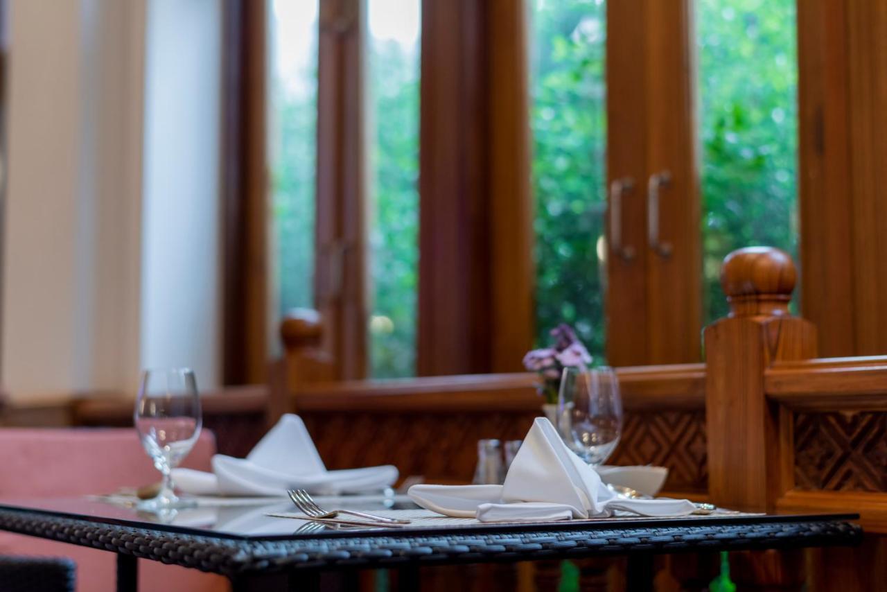 فندق إمبريس بريمير تشيانج ماي شيانغ ماي المظهر الخارجي الصورة A place setting at a restaurant