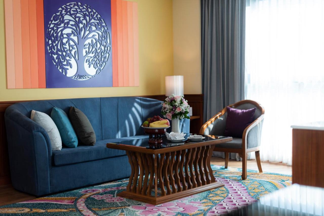 فندق إمبريس بريمير تشيانج ماي شيانغ ماي المظهر الخارجي الصورة A living room in a hotel