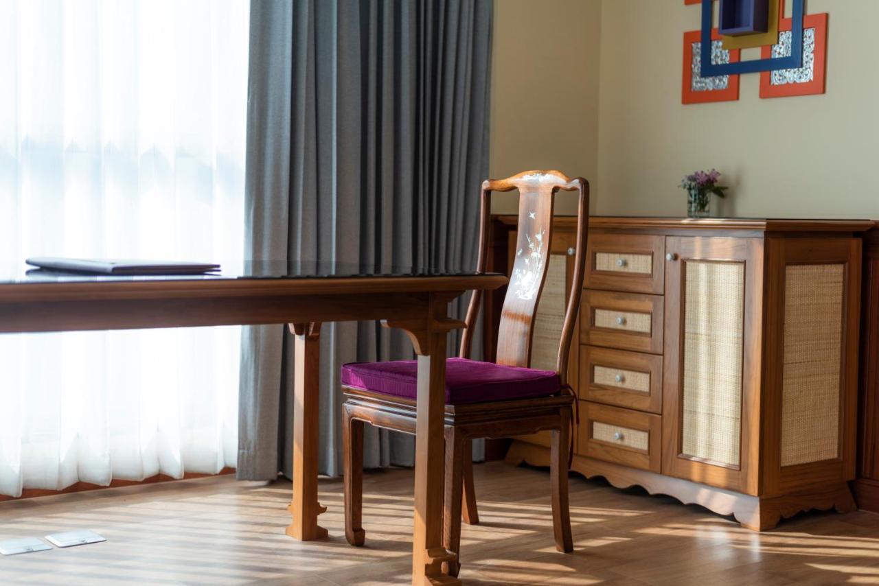 فندق إمبريس بريمير تشيانج ماي شيانغ ماي المظهر الخارجي الصورة A typical interior of a hotel room