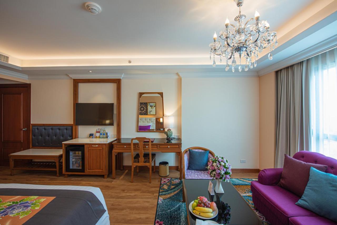 فندق إمبريس بريمير تشيانج ماي شيانغ ماي المظهر الخارجي الصورة A suite at the hotel