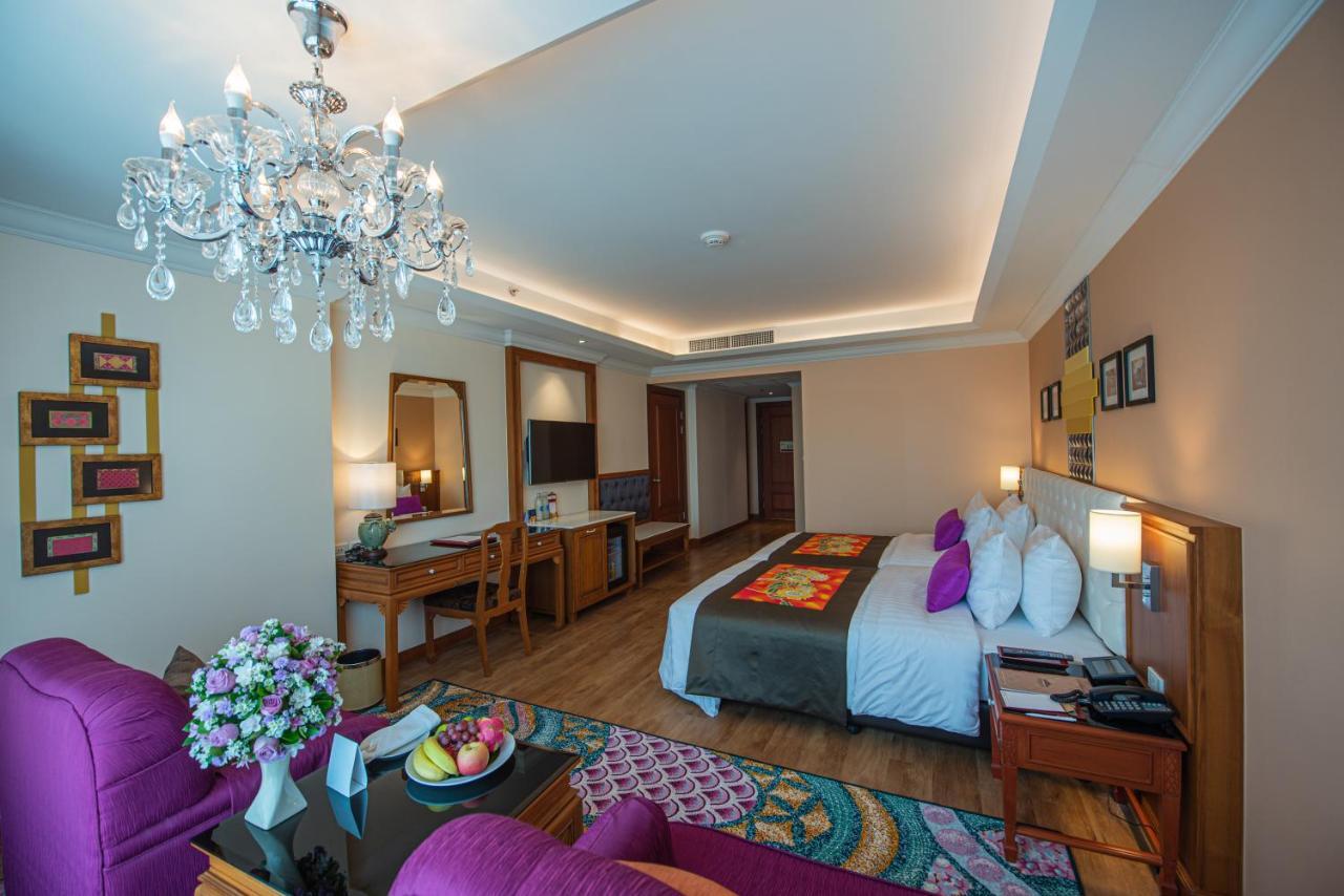 فندق إمبريس بريمير تشيانج ماي شيانغ ماي المظهر الخارجي الصورة Suite room at the hotel